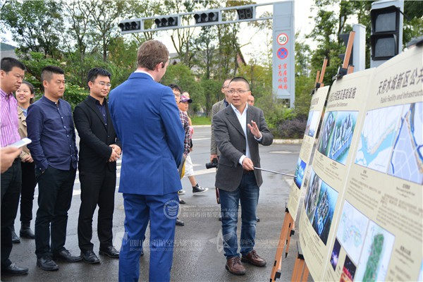  澳大利亚威秀集团高级副总裁Luck Riley慕名参观集团金堂校区 